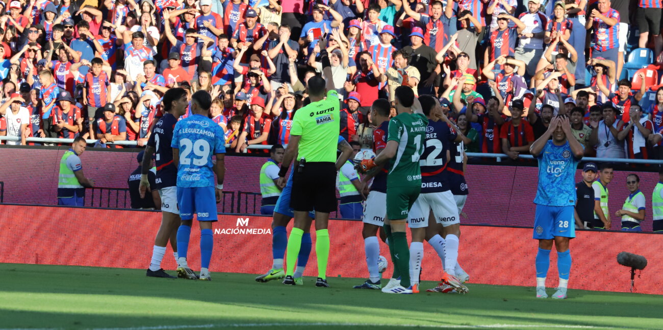 Las 5 jugadas claves que dejó el clásico para el análisis arbitral