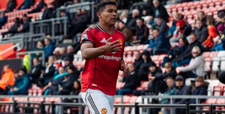 ¡Corrida impresionante y golazo de Diego León en el Manchester!