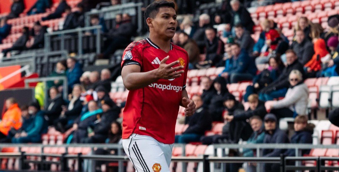 ¡Diego León también festejó el título de Cerro desde Inglaterra!