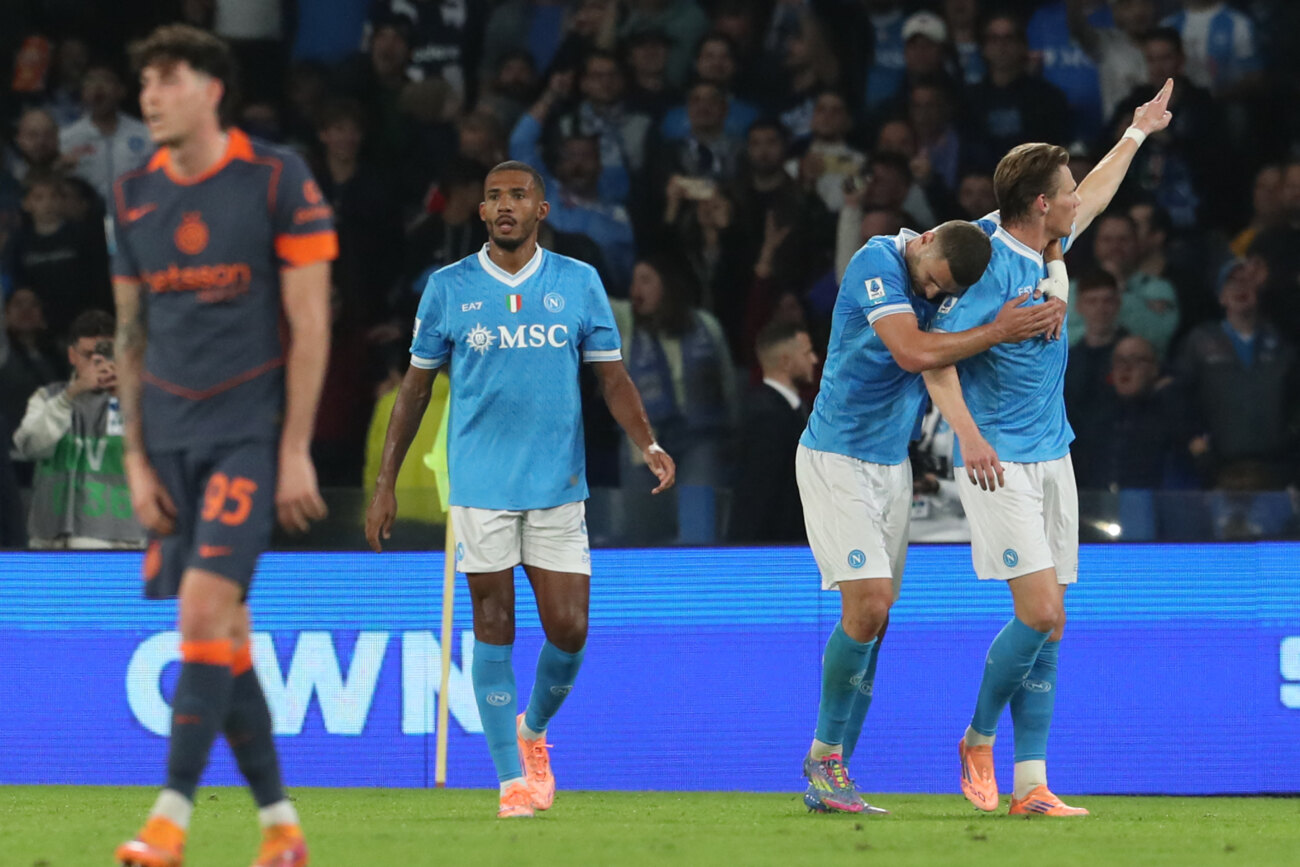 Nápoles frena al Inter de Milán y toma el mando en Italia