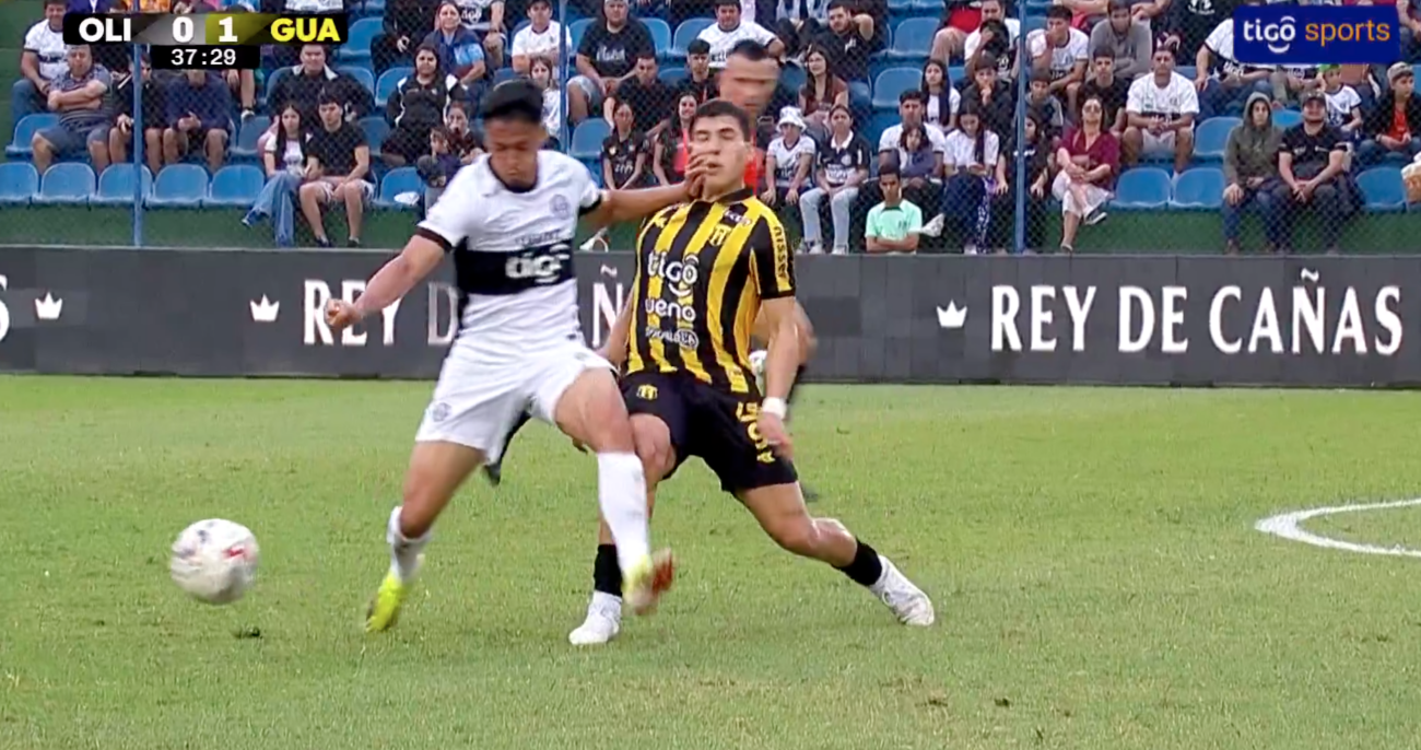 La insólita expulsión de Alex Franco en el clásico más añejo