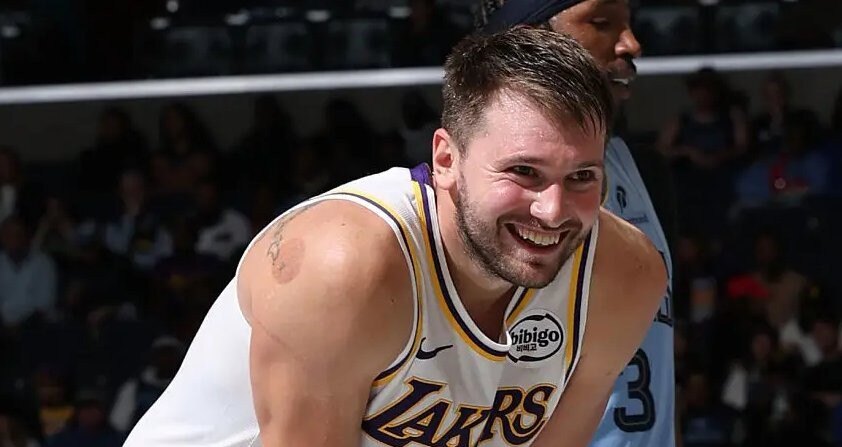 Doncic le pone brillo al estreno de la Copa NBA con recital de 44 puntos