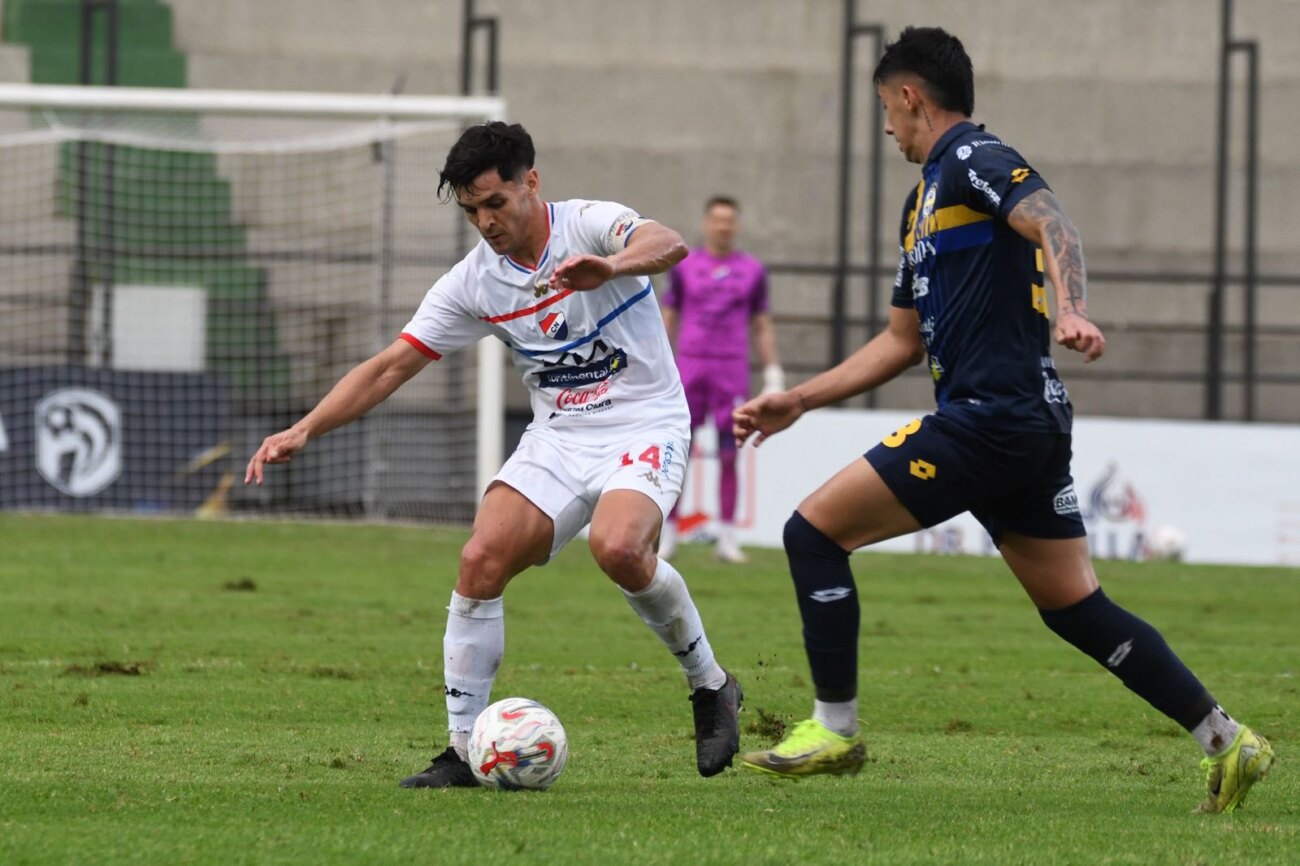 Nacional y Trinidense suman un punto en un opaco empate