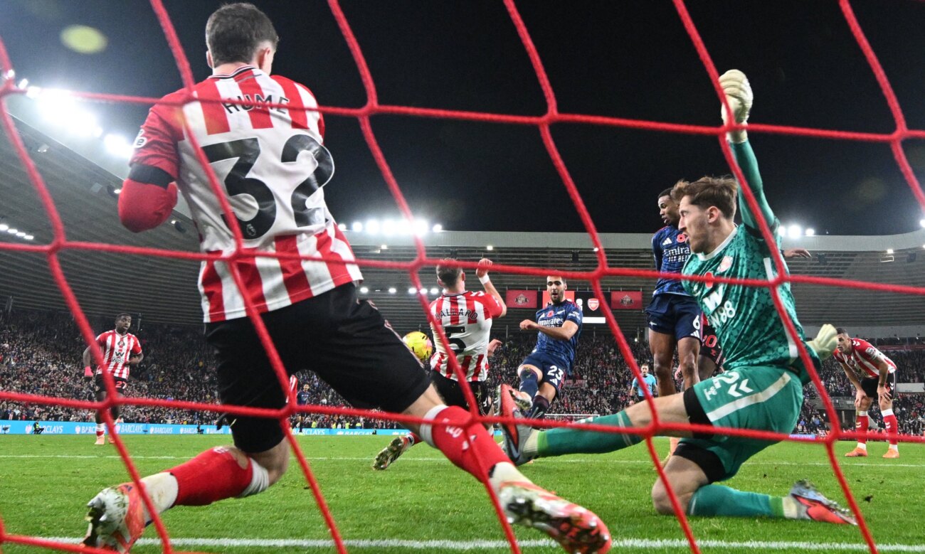 Sin Alderete, Sunderland aguanta la presión al líder Arsenal