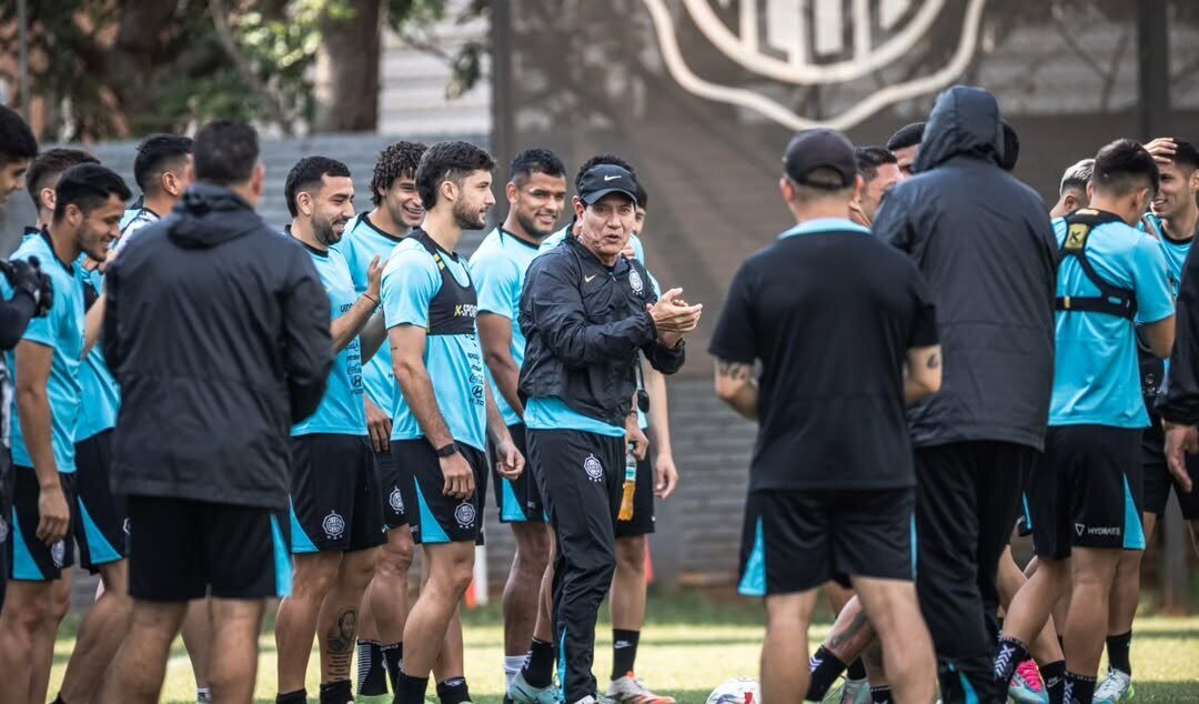 La insólita pretemporada que le esperaba a Olimpia si seguía el "Capitán" Benalcázar