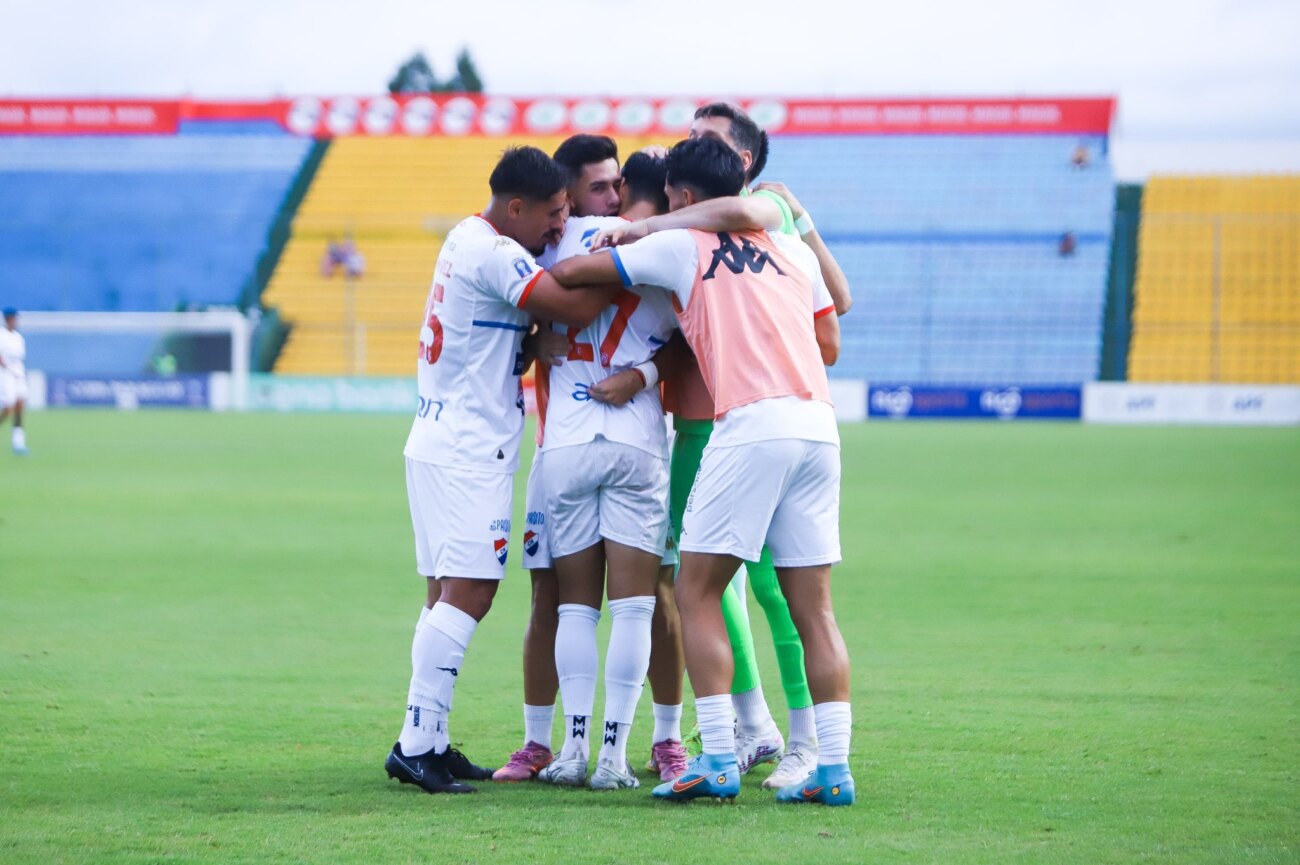 Nacional destroza a un Guaraní que cae en picada y es tercero en la Copa Paraguay