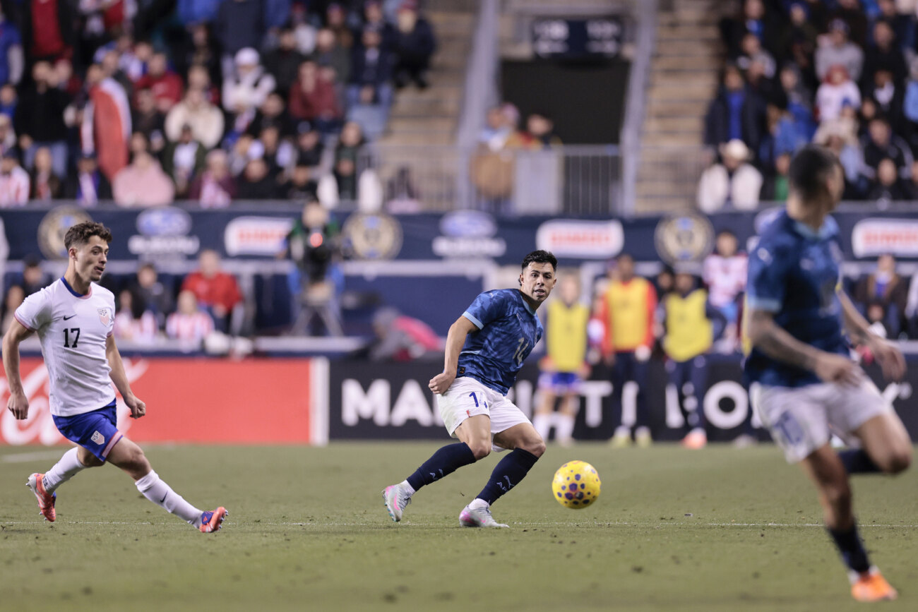 Alfaro destacó el partido de Blas Riveros: "Por eso no dudamos en llamarlo"