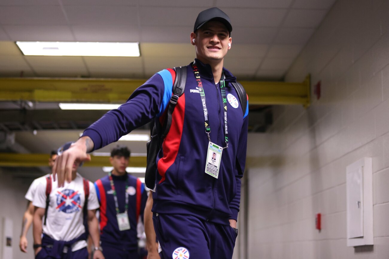 La espectacular doble tapada de Orlando Gill ante México