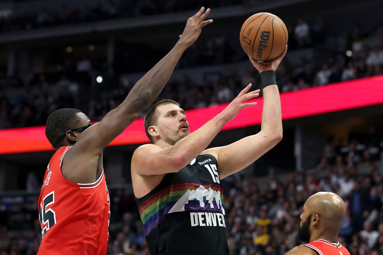 Triple doble de Jokic pone a los Nuggets por encima de los Pelicans en la NBA