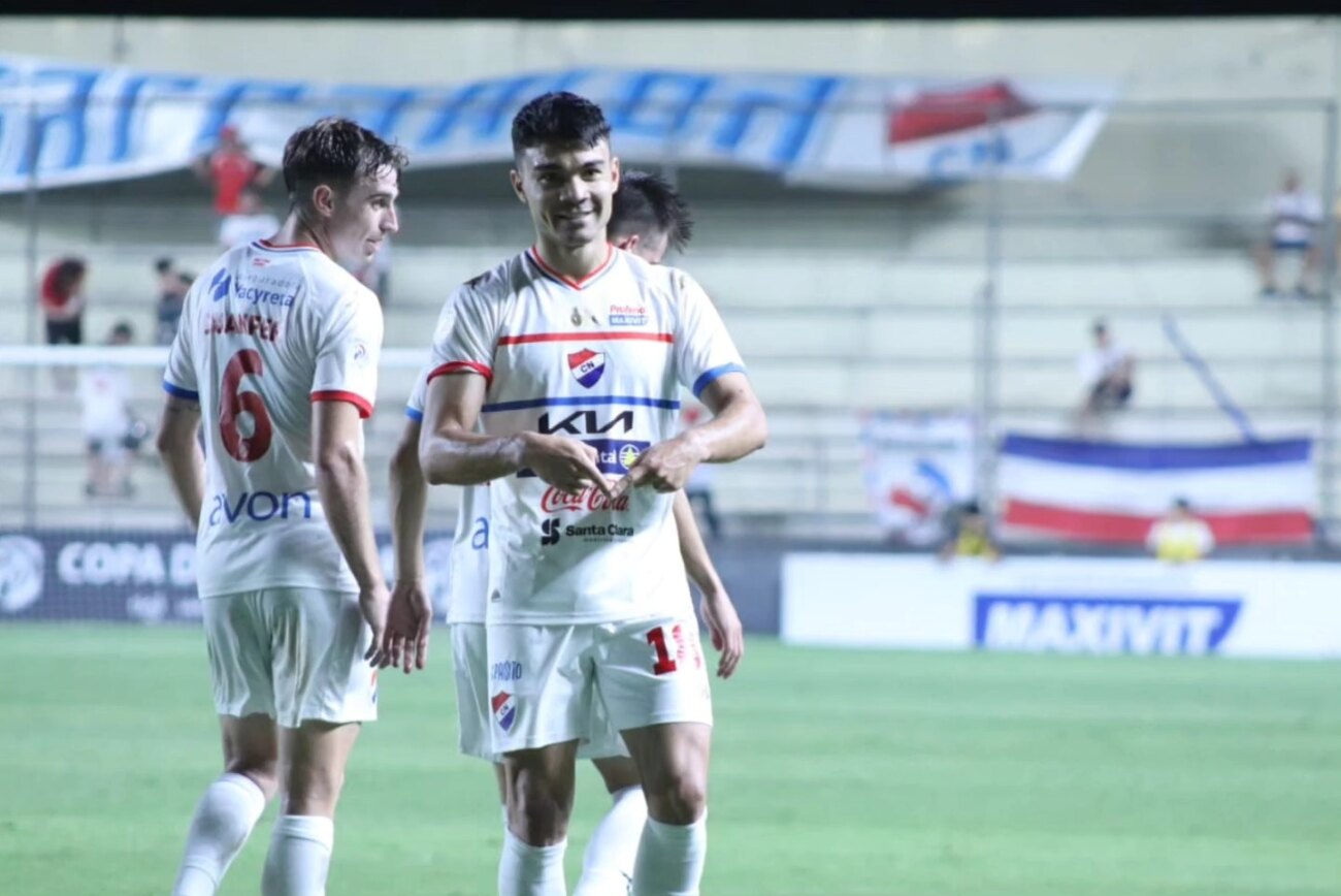 ¡Festejo tricolor! Nacional rompe la resistencia de Ameliano en el final