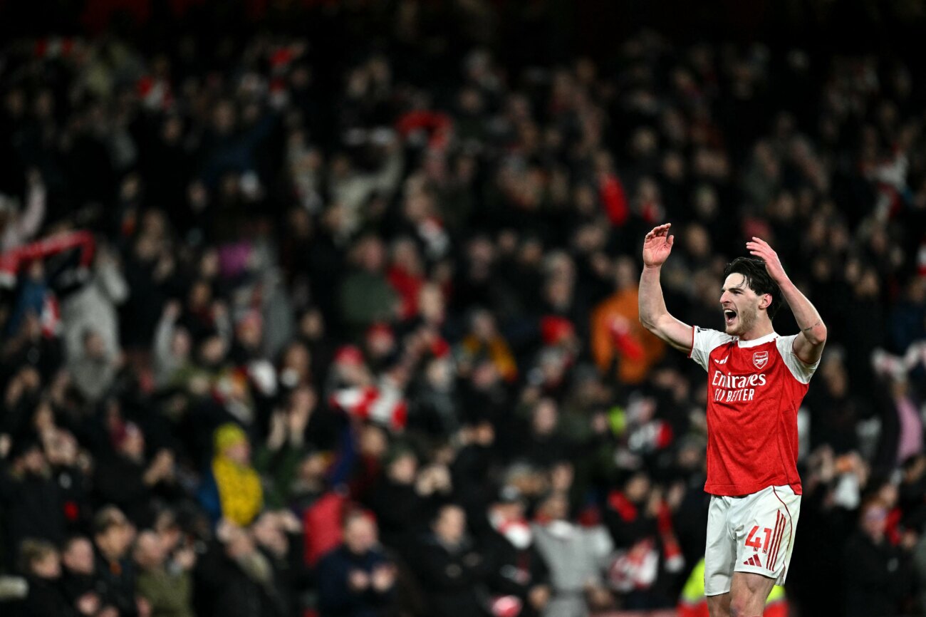 Arsenal gana el derbi al Tottenham con triplete de Eze y afianza liderato