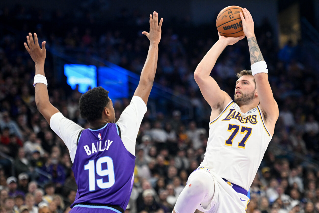 Los Lakers repiten triunfo ante Jazz pese a su sequía de triples
