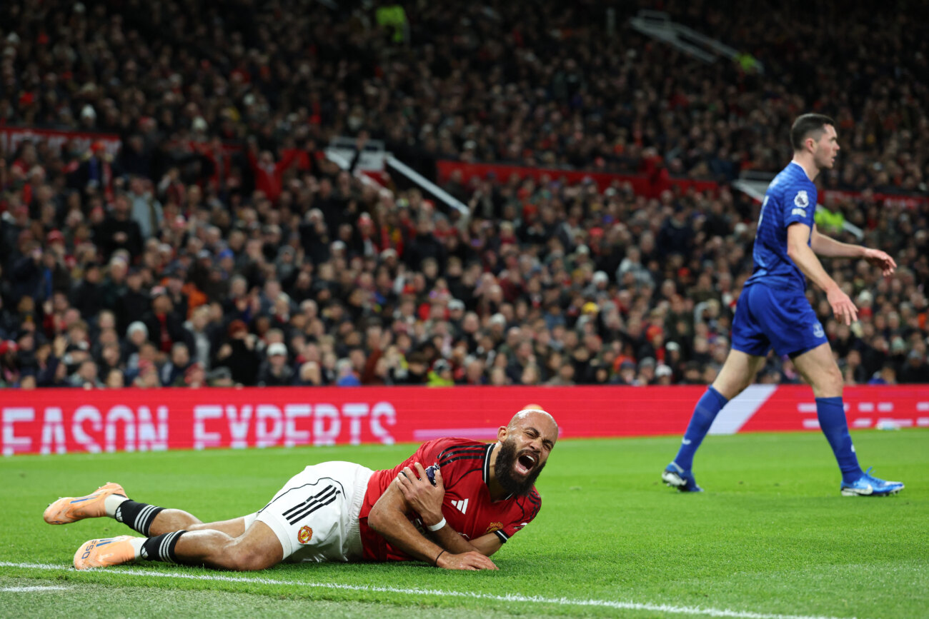 Manchester United desaprovecha superioridad numérica y pierde contra Everton