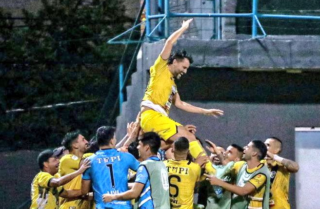 El presidente de Recoleta debutó en Primera e hizo historia en el fútbol local
