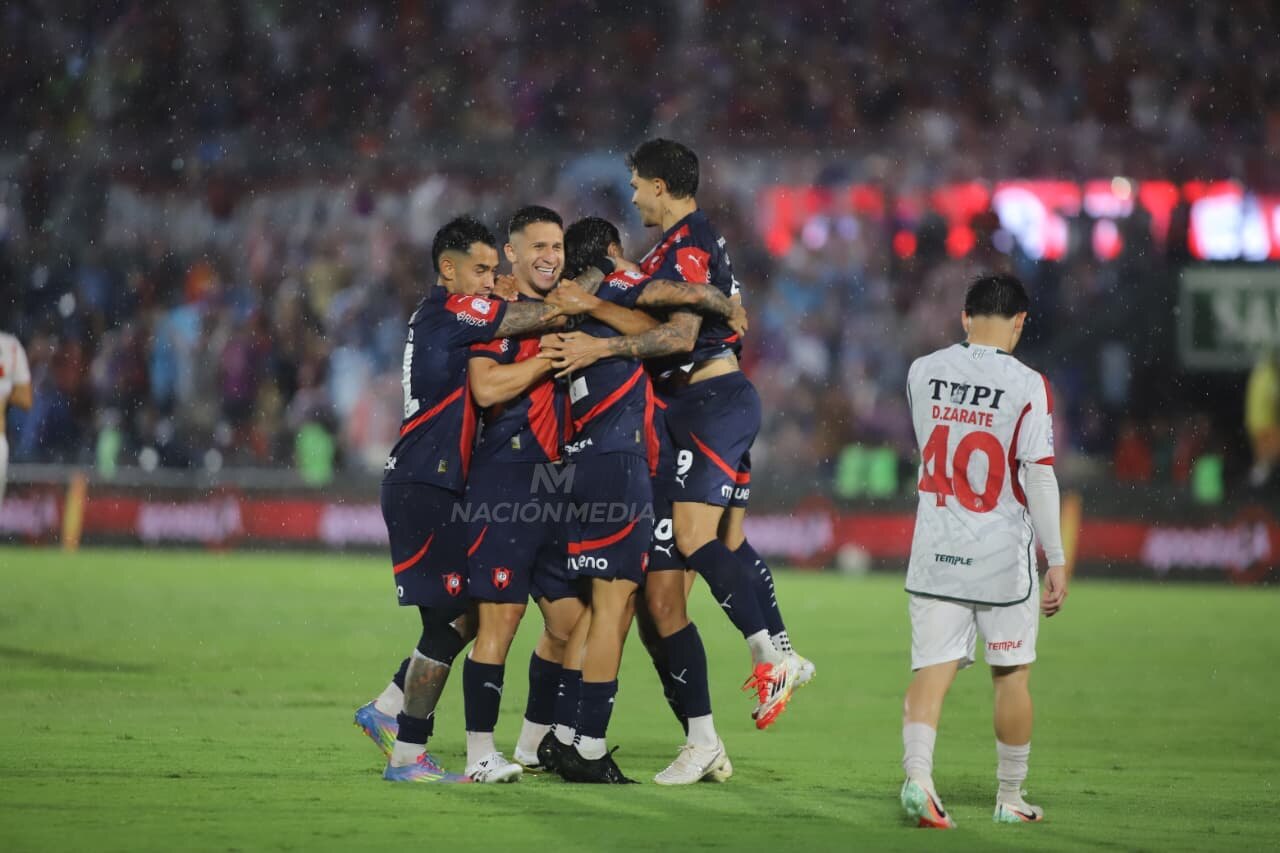 ¡Morel comienza a liquidar el partido y desatar el festejo azulgrana!
