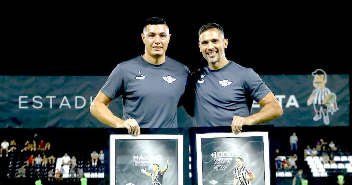 Libertad despide oficialmente a Óscar Cardozo y Roque Santa Cruz