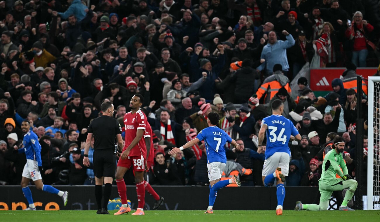 Con Alderete, Sunderland rescata un empate de Anfield ante el Liverpool