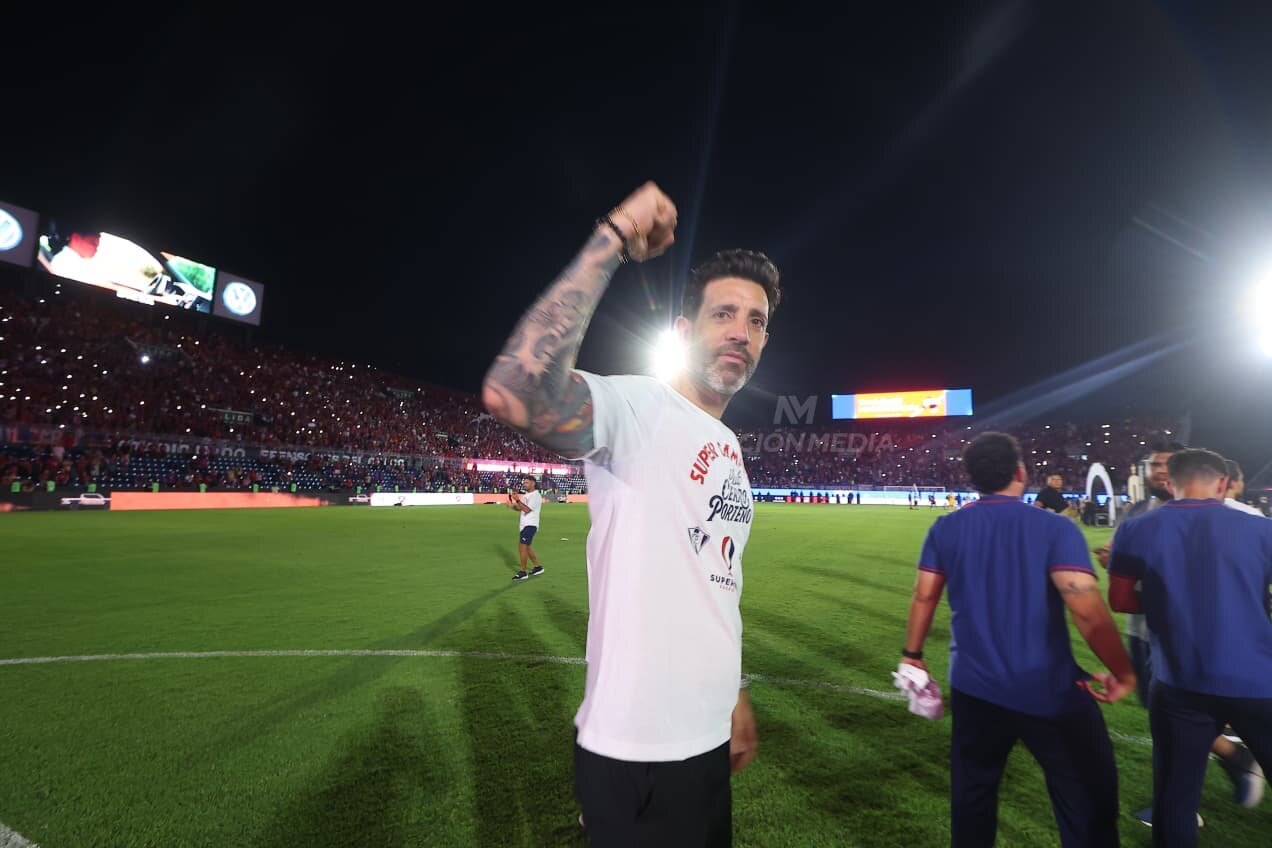 Bava apeló a su "honestidad" y se refirió a la frase de los "dos trofeos en diciembre" con Cerro