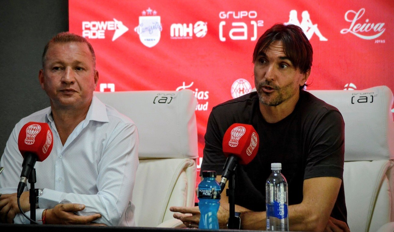 Apenas asumió, Diego Martínez limpió a un paraguayo de Huracán