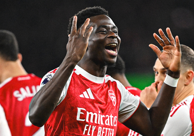 Arsenal lo ganó en la adición y afianzó su liderato en la Premier League