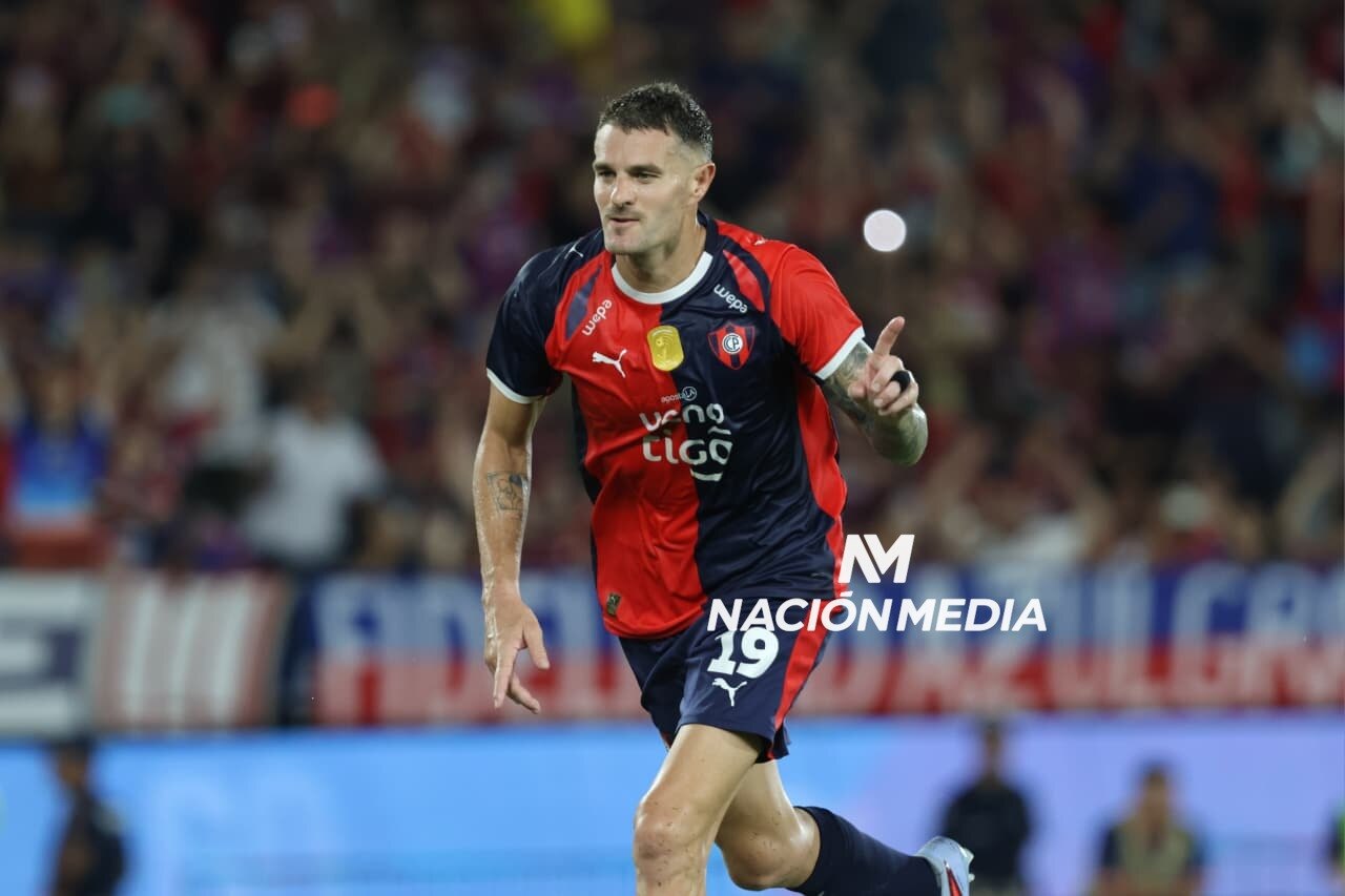 ¡La tercera la vencida! Así fue el primer festejo de Vegetti con la camiseta de Cerro