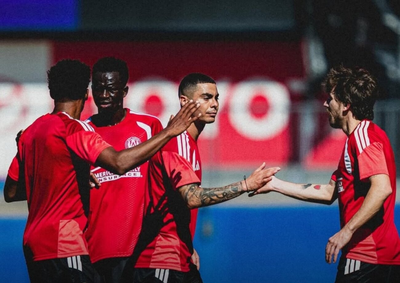 Almirón sufrió una lesión de rodilla y queda fuera en Atlanta
