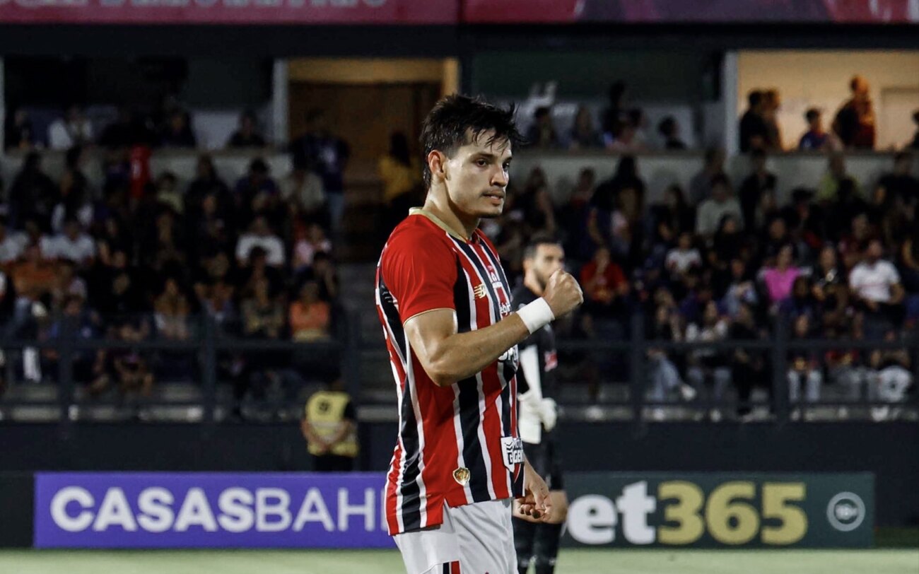 Gol y marca histórica: festejo doble para Damián Bobadilla con Sao Paulo