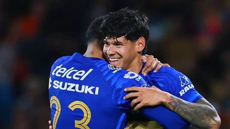 Robert Morales sigue sumando goles en México