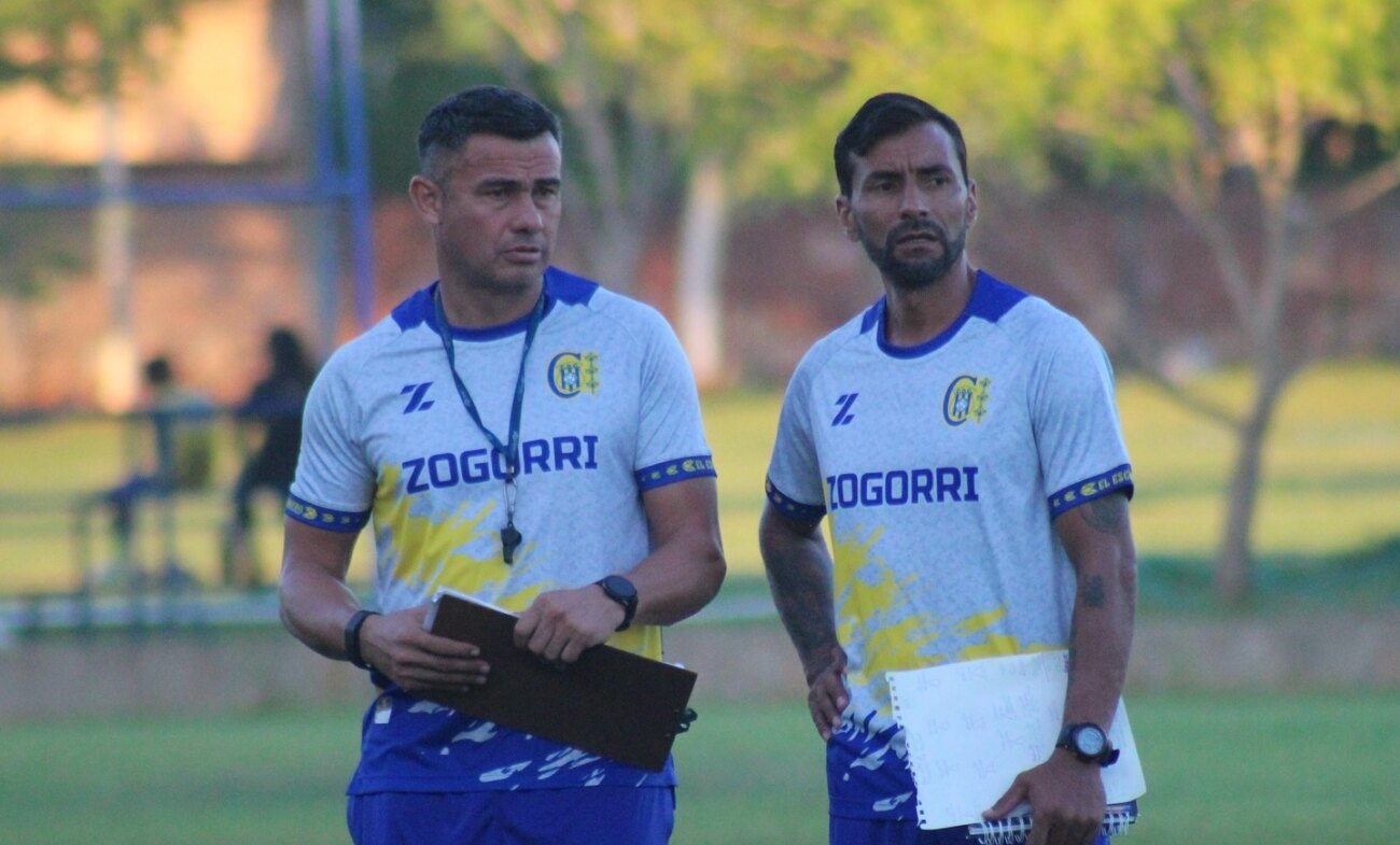 Cambió la ofensiva por el arco y sigue activo a sus 45 años