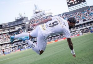 Santos empata con Corinthians en el regreso de Neymar como titular