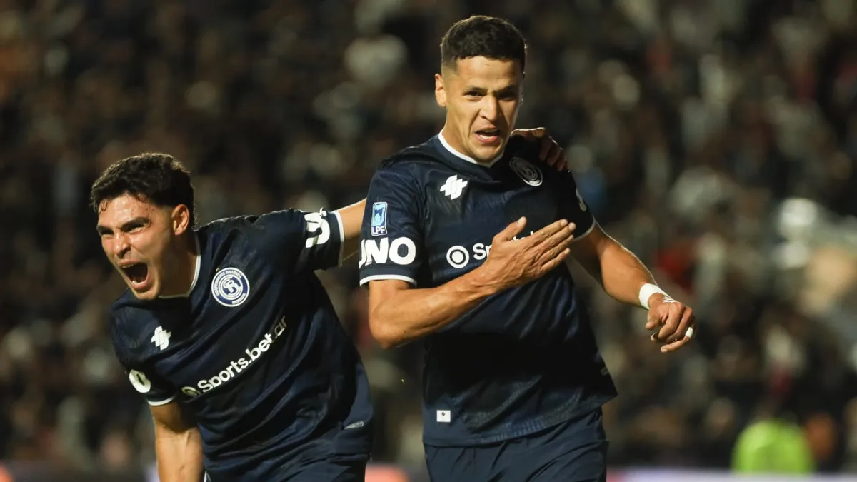 Álex Arce vuelve al gol antes de sumarse a la Albirroja