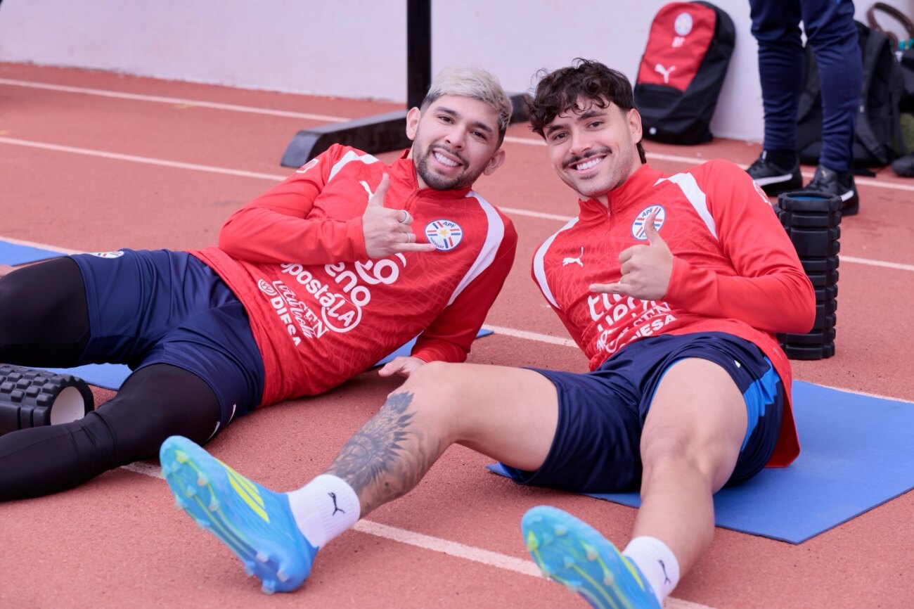 El guiño de Julio Enciso a Maurício, uno de los nuevos albirrojos