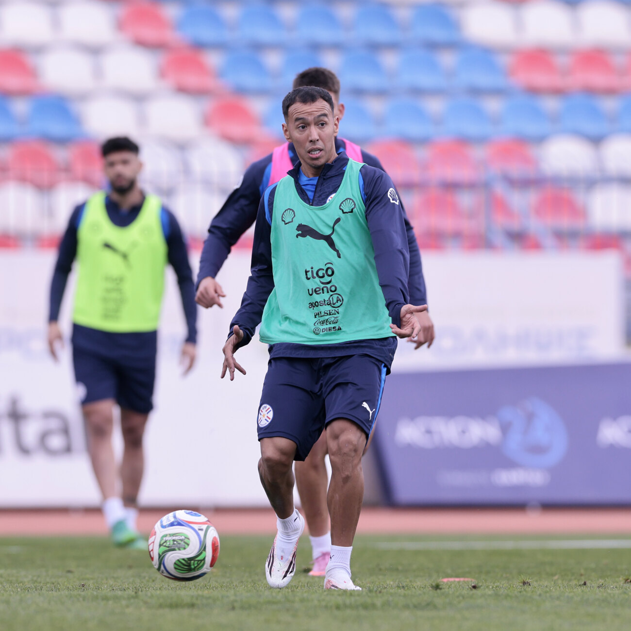 ¡Mucha fuerza, Kaku! Romero Gamarra deja la Albirroja por el fallecimiento de su padre