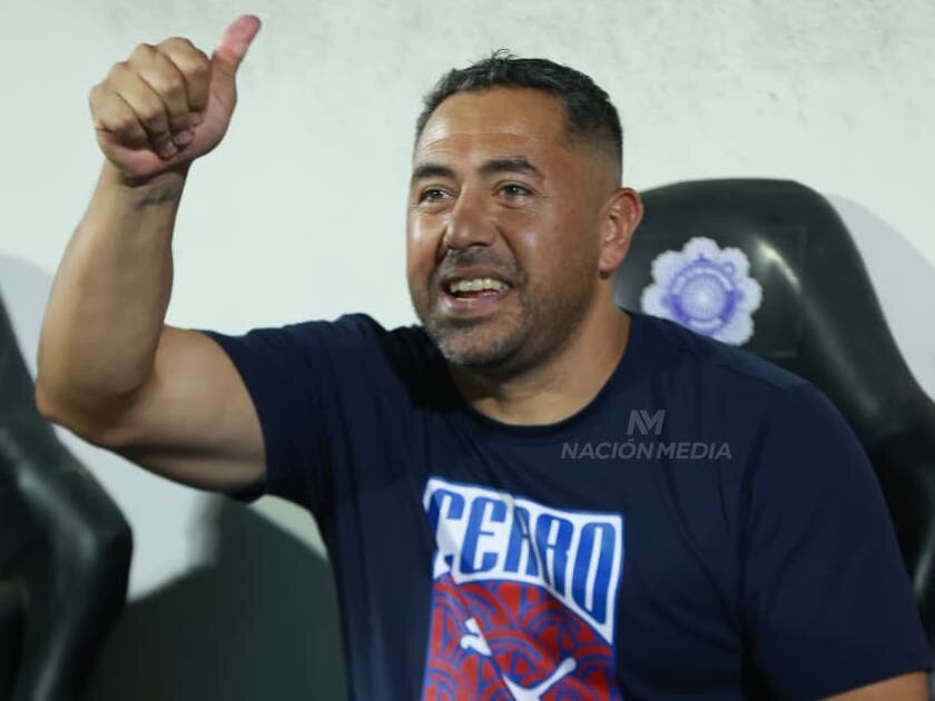 Otra vez imbatible, Jorge Achucarro se despide como DT principal de Cerro