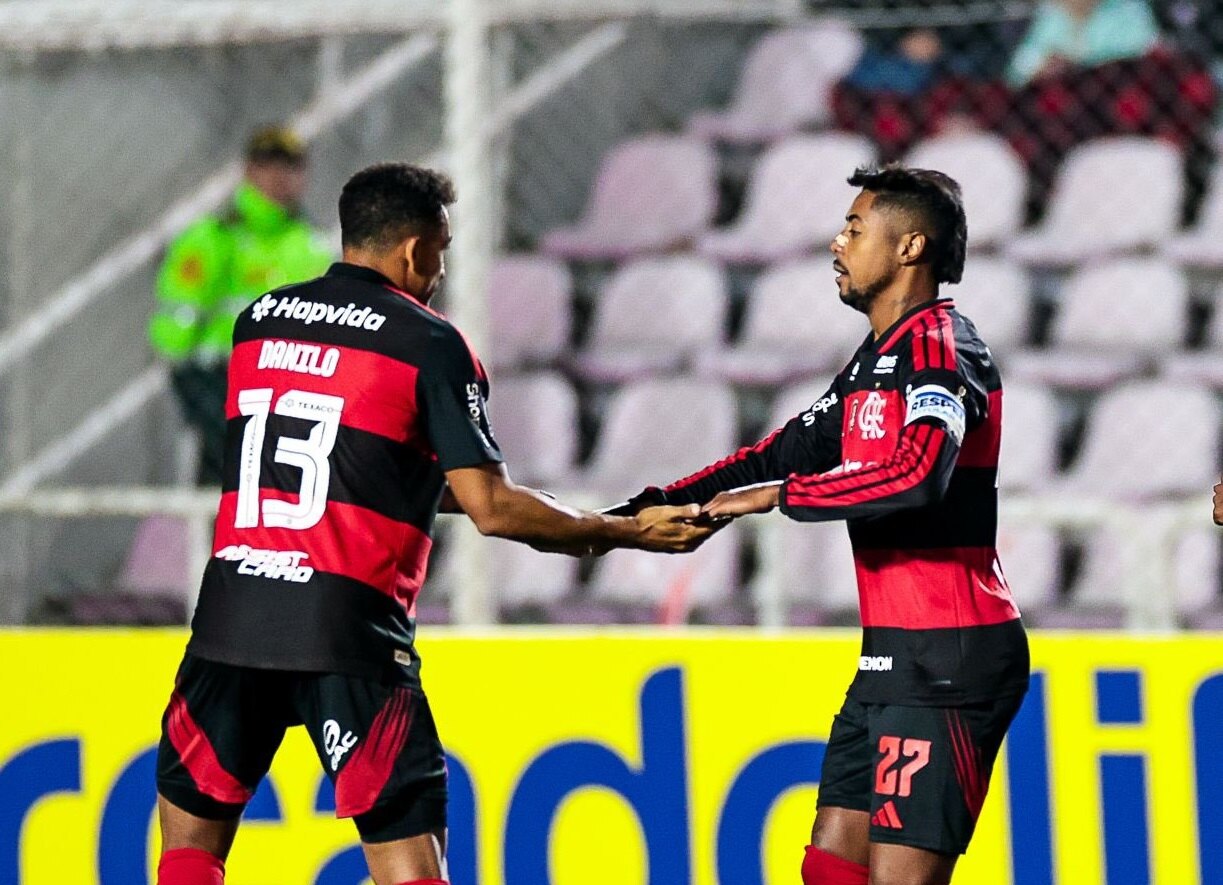 Flamengo inicia la defensa del título con victoria