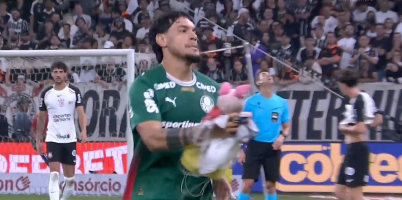 Gustavo Gómez protagonizó un curioso e incómodo momento en el clásico paulista