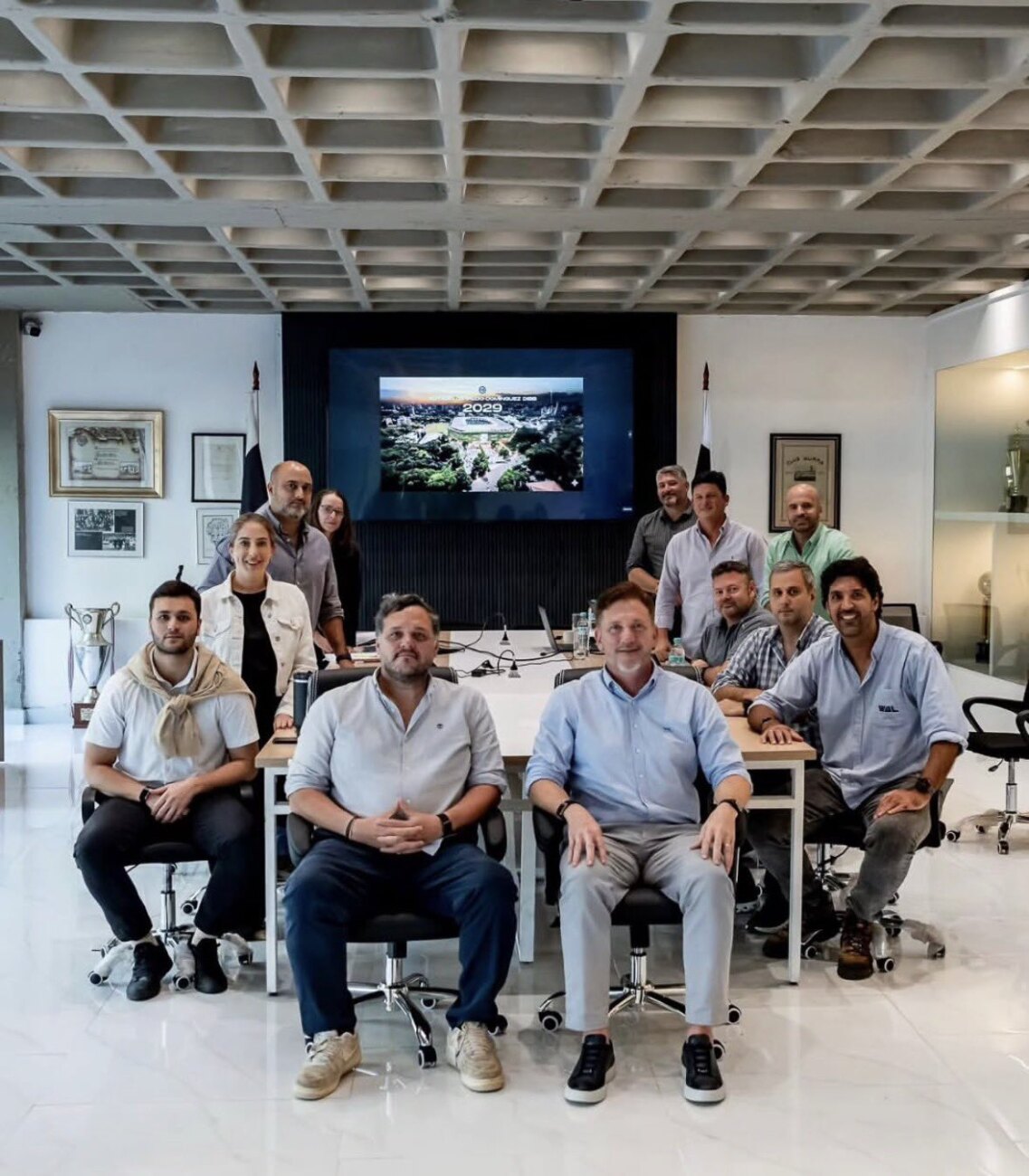 Conmebol se reúne con Olimpia y se presenta un nuevo cronograma de las obras en Para Uno