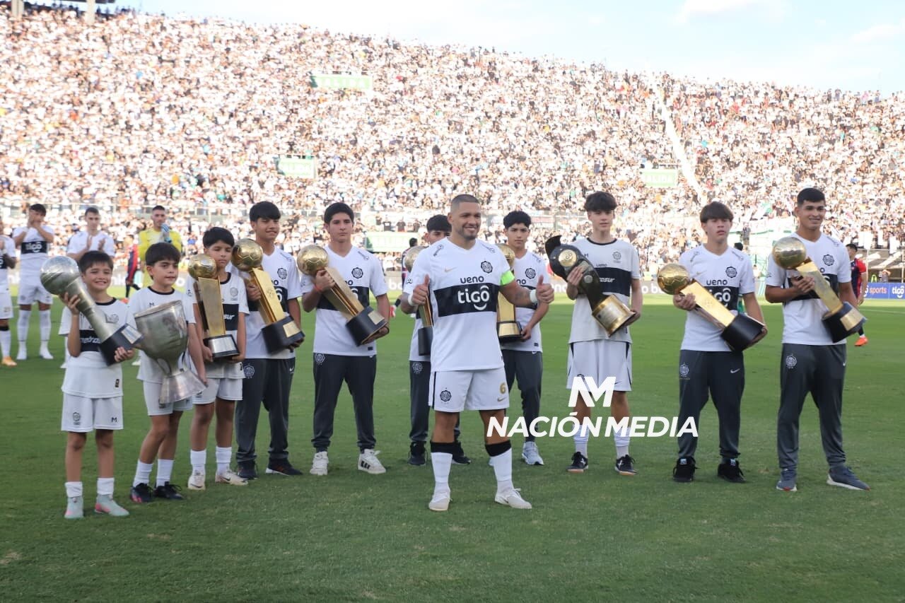 ¡El homenaje de Olimpia a Richard Ortiz por sus 500 batallas!