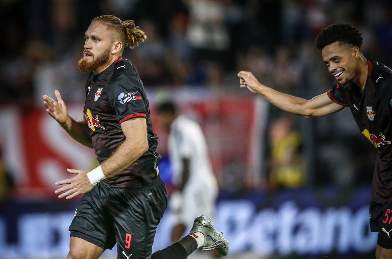 ¡Está intratable! Isidro Pitta guía triunfo del Bragantino con un hat-trick