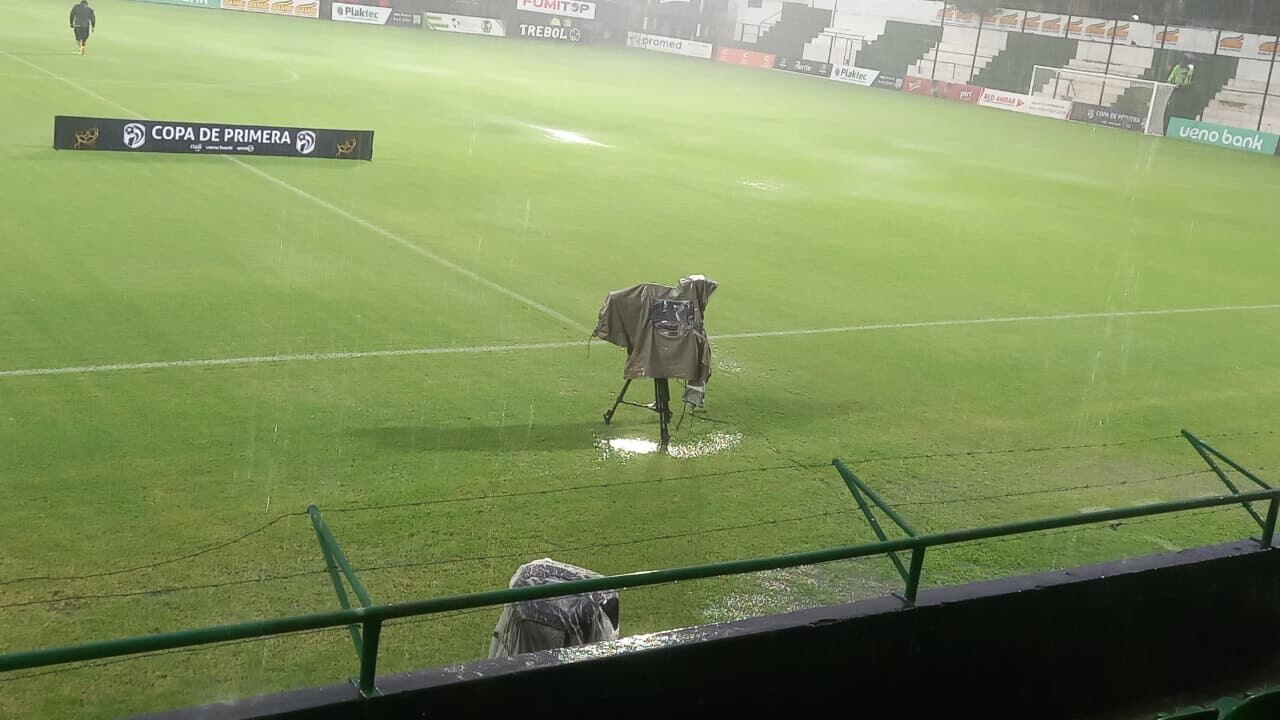 ¡Rubio Ñu vs. Libertad queda postergado debido a la gran cantidad de agua caída!