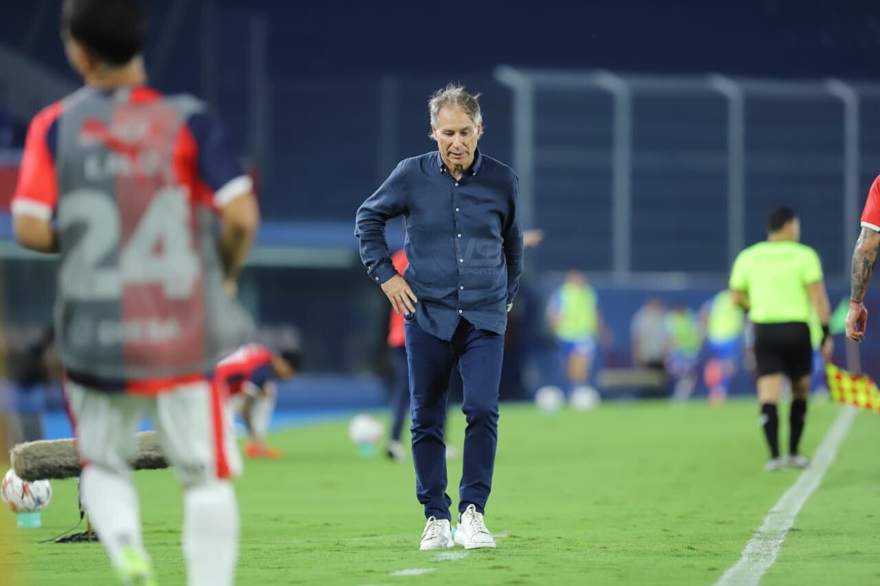 Holan y la desventaja de jugar sin público: "Es como una noche fría"