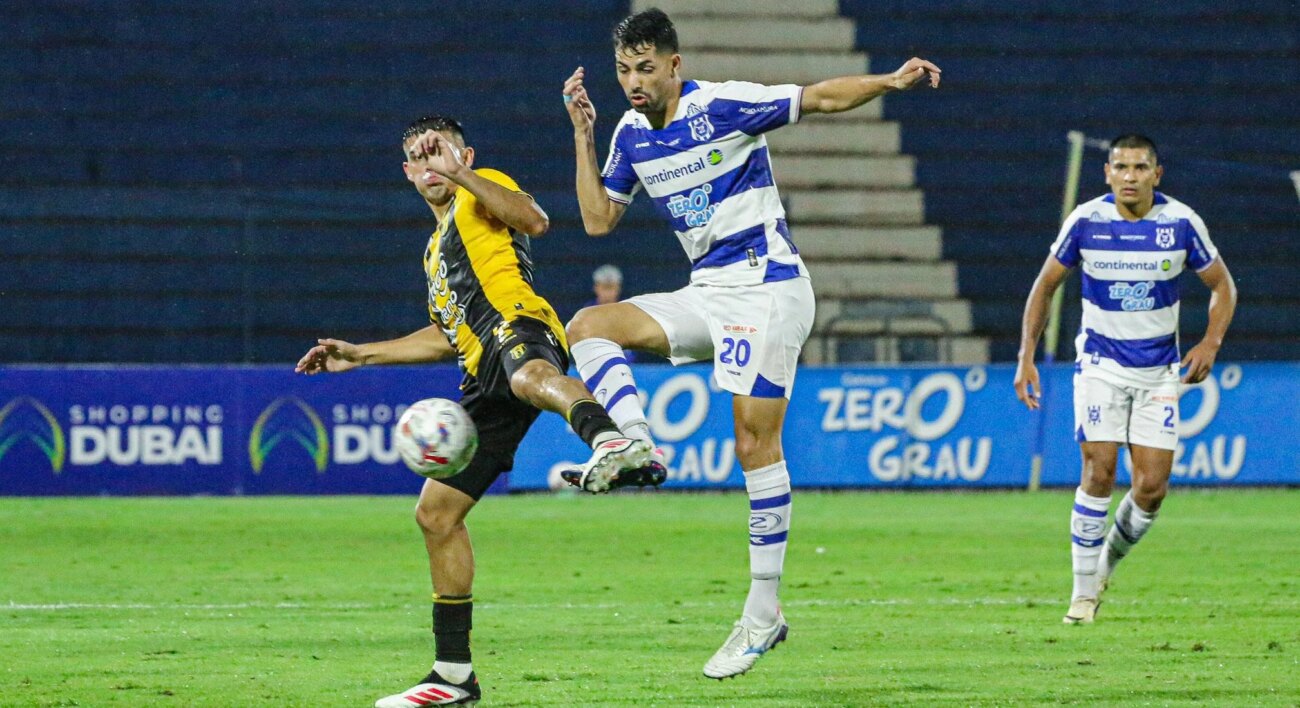 Un guapo Guaraní sobrevive con uno menos y al menos suma punto ante el "2"