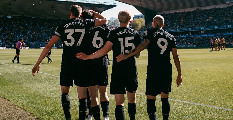 Derrota de West Ham da vida al Tottenham en la Premier