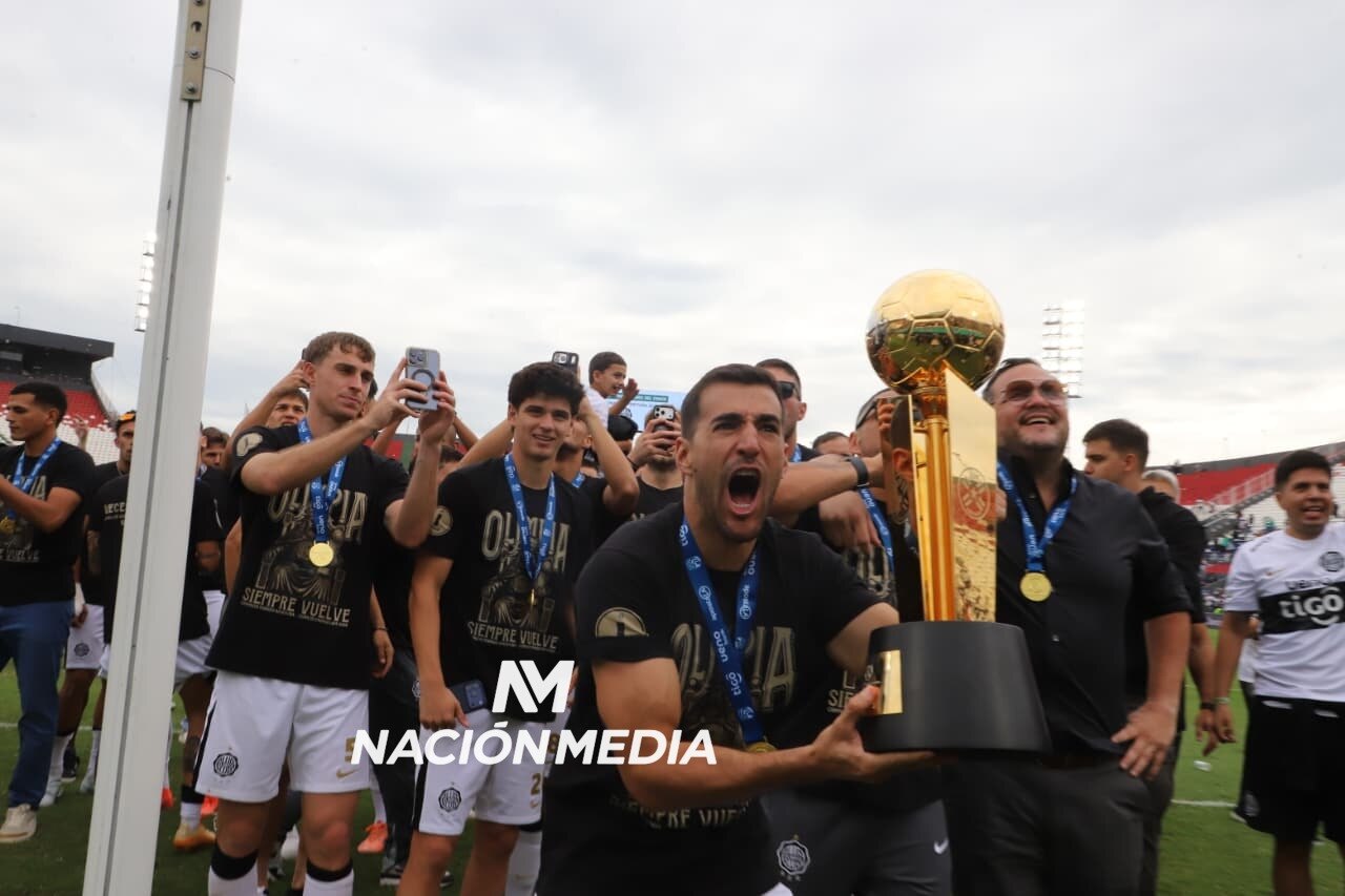 Raúl Cáceres festeja un título con sabor especial: "Tenía esa espina…"