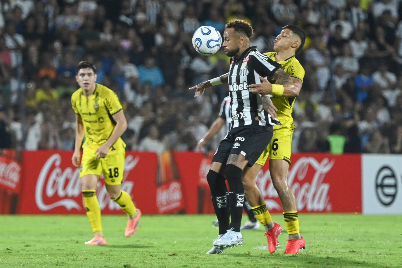 ¡Recoleta frustra al Santos de Neymar en Pedro Juan!