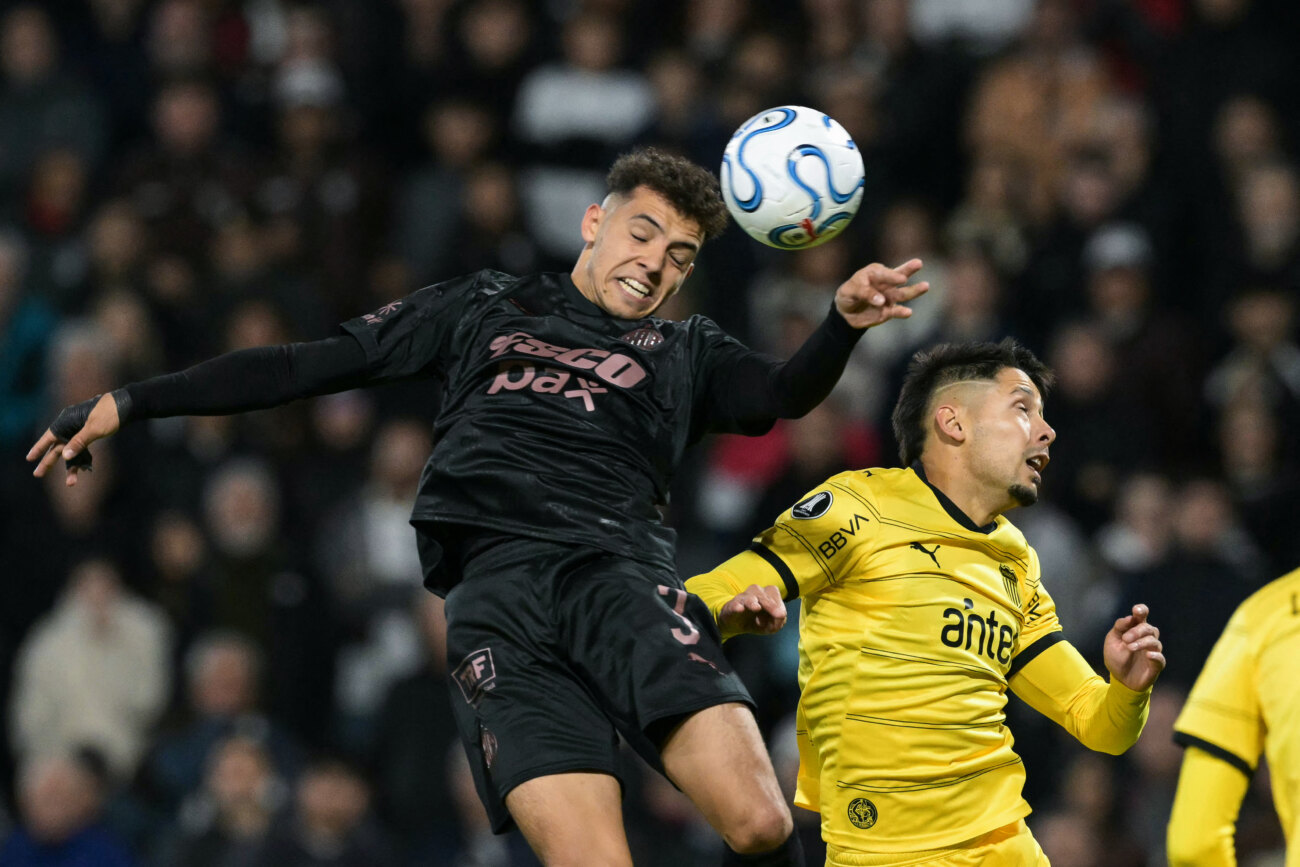 Corinthians a octavos de Libertadores tras paridad entre Platense y Peñarol