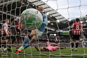 El City cumple ante el Brentford y mete presión al Arsenal