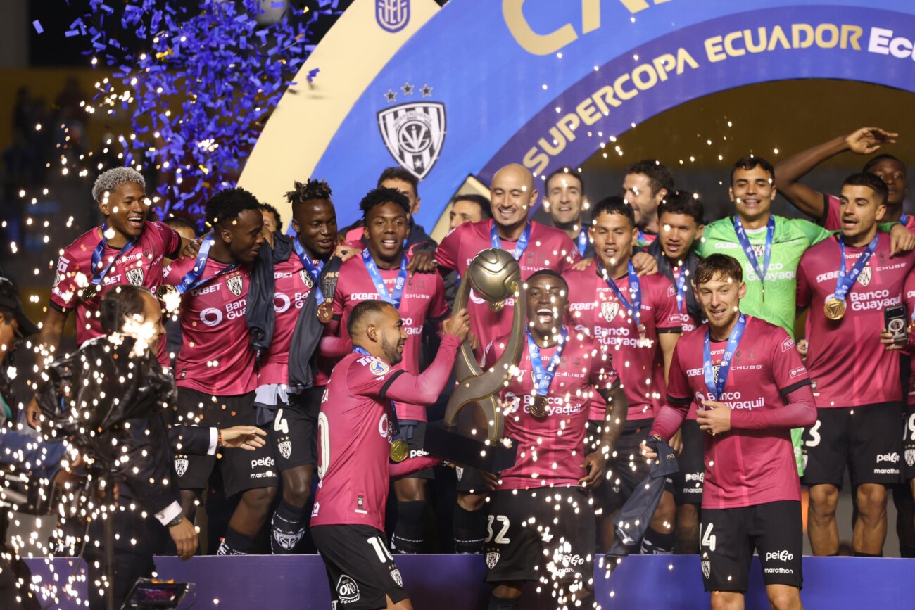 ¡Paraguayos 'supercampeones' en el fútbol de Ecuador!