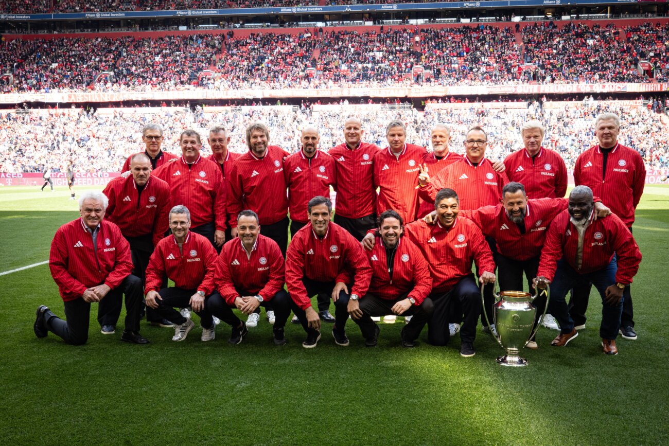 Roque Santa Cruz fue homenajeado en el Allianz Arena de Münich