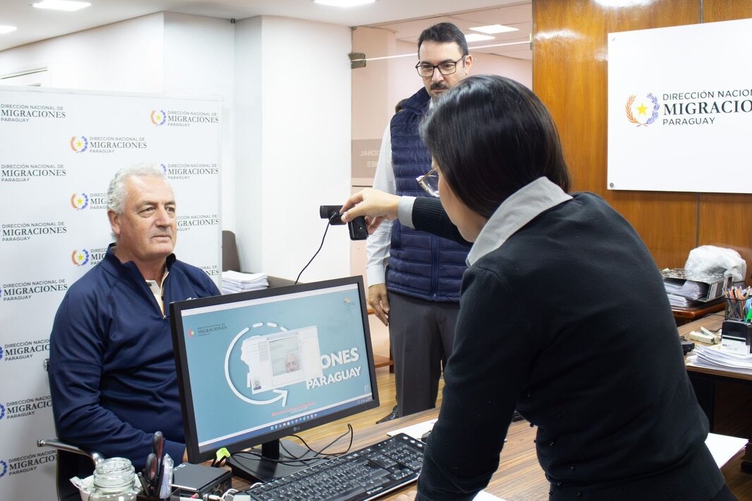 ¡El "Cazador" inicia trámites de residencia permanente en Paraguay!